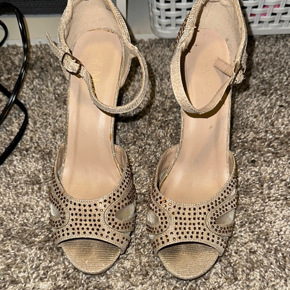 Bella Marie Women's Gold Heeled Sandals